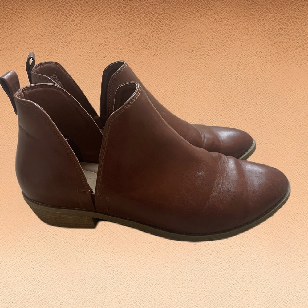 🤎 Universal Threads Ankle Bootie 9